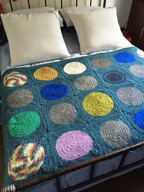 Objetor Continuamente Competitivo Manta tejida a crochet de círculos en cuadrados – Espacio Claudelina