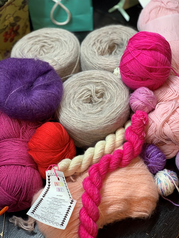 Ovillos de lana de distintos colores